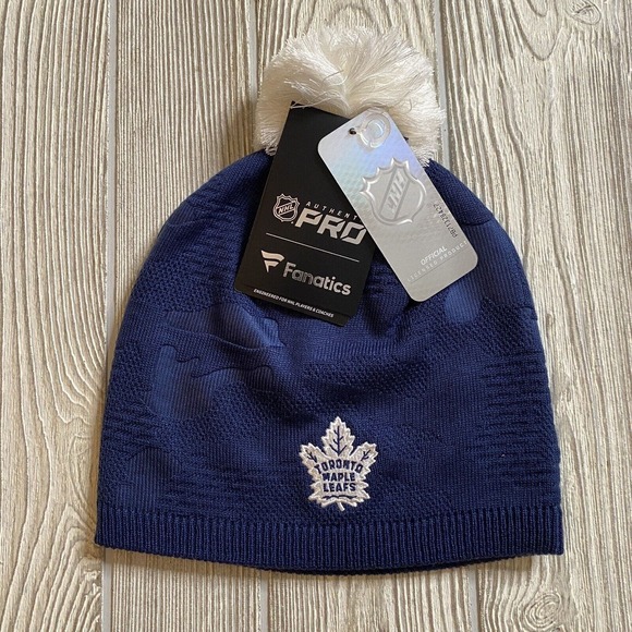 Fanatics Authentic Pro Toronto Maple Leafs Logo Locker Room Pom Beanie Hat New - Picture 1 of 6